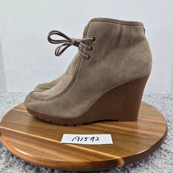 Michael Kors Rory Tan Suede Casual Lifestyle Daily Wedge Bootie Womens 10 M - Picture 1 of 13